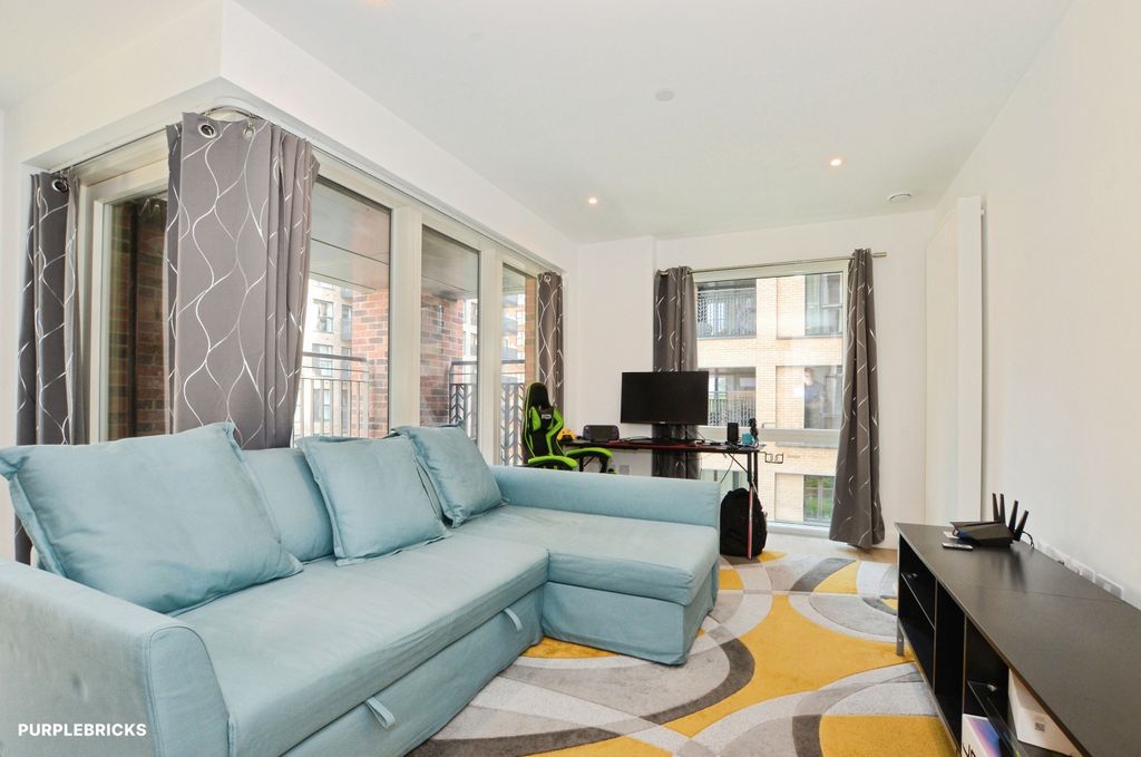 Property photo 1 of 18 Open Plan Living