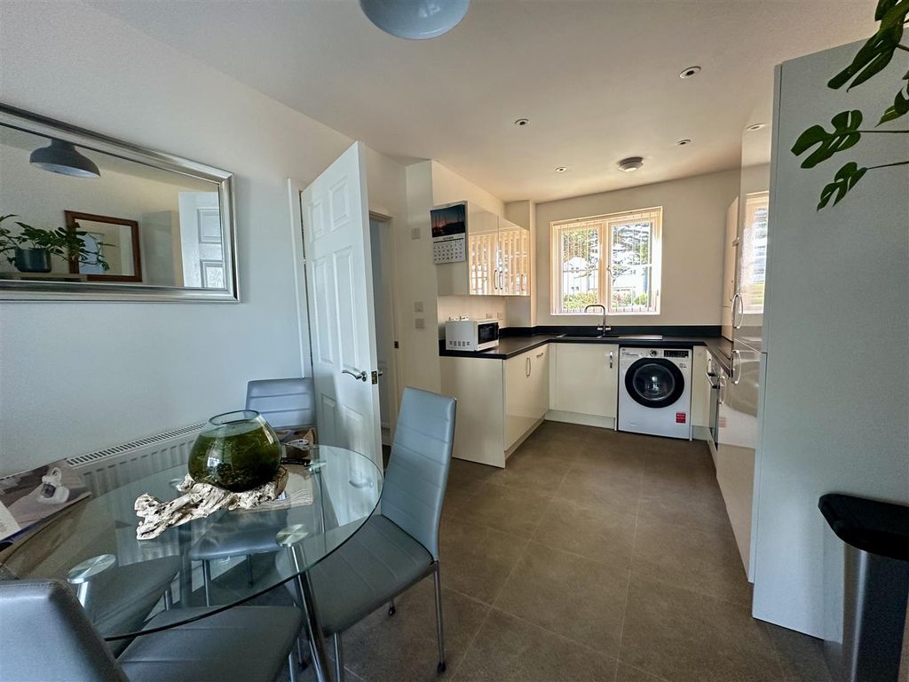 Property photo 2 of 17 Kitchen/Diner