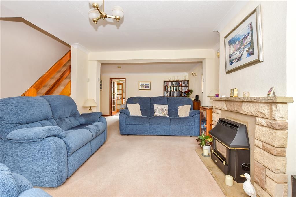 Property photo 3 of 13 Lounge