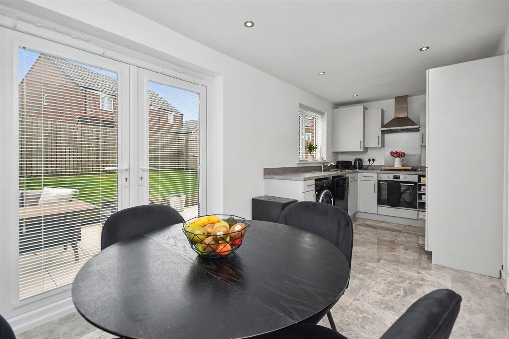 Property photo 3 of 15 Picture No. 13