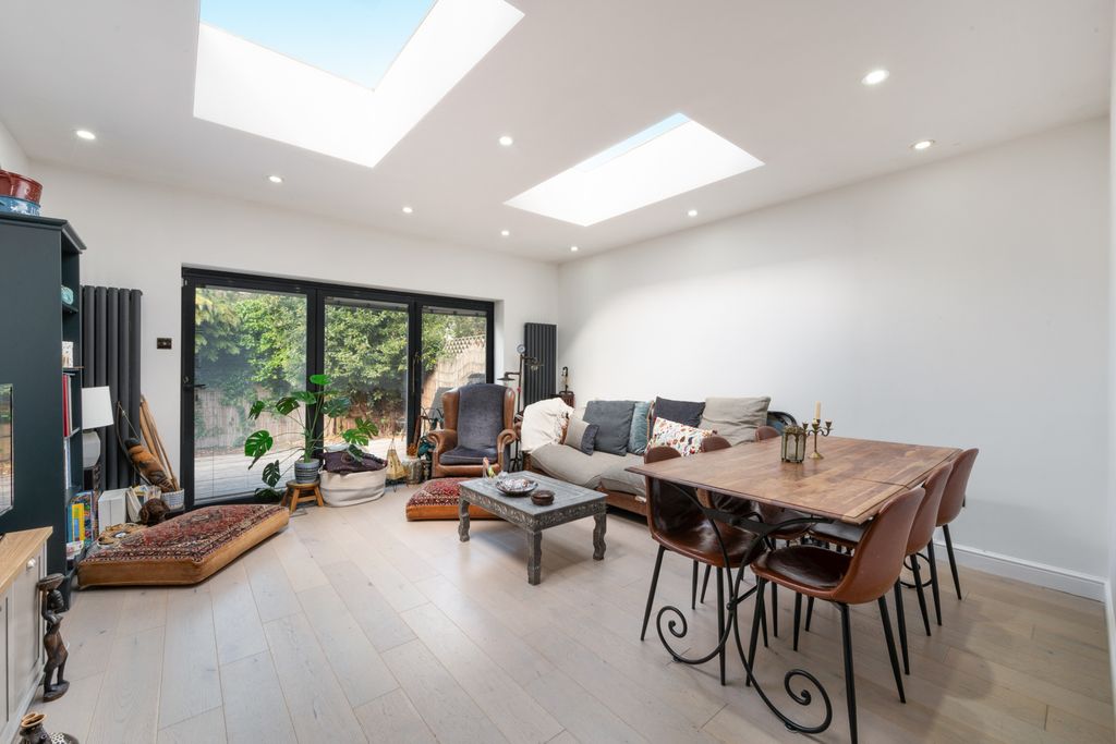 Property photo 2 of 15 Picture No. 18