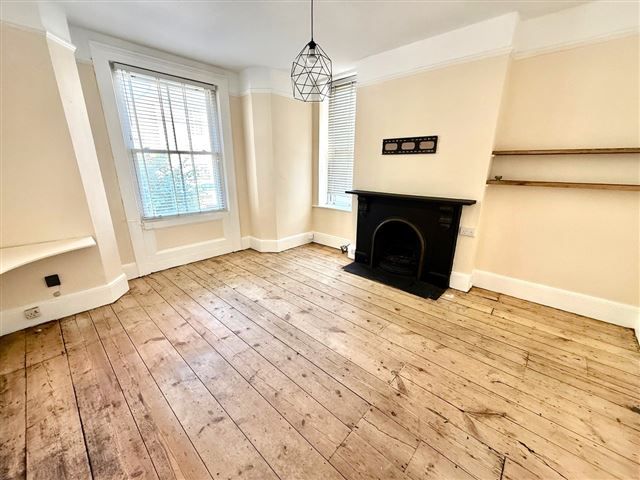 Property photo 3 of 10 Lounge