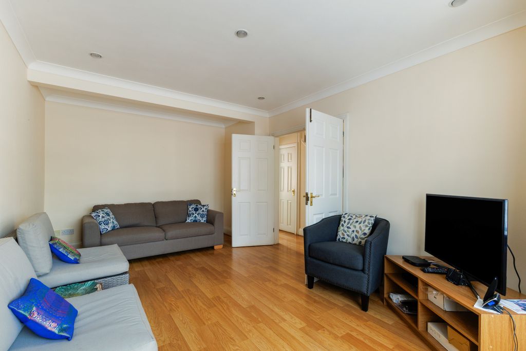 Property photo 2 of 25