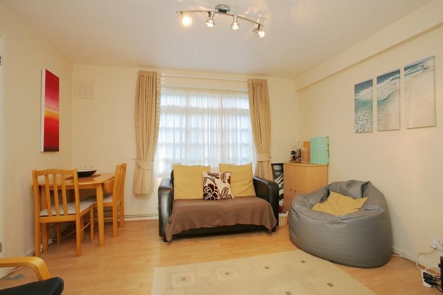 Property photo 1 of 4 53_Ashdown_Way_Loung