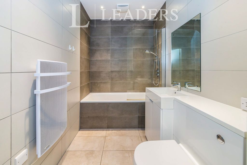 Property photo 2 of 10 Bathroom
