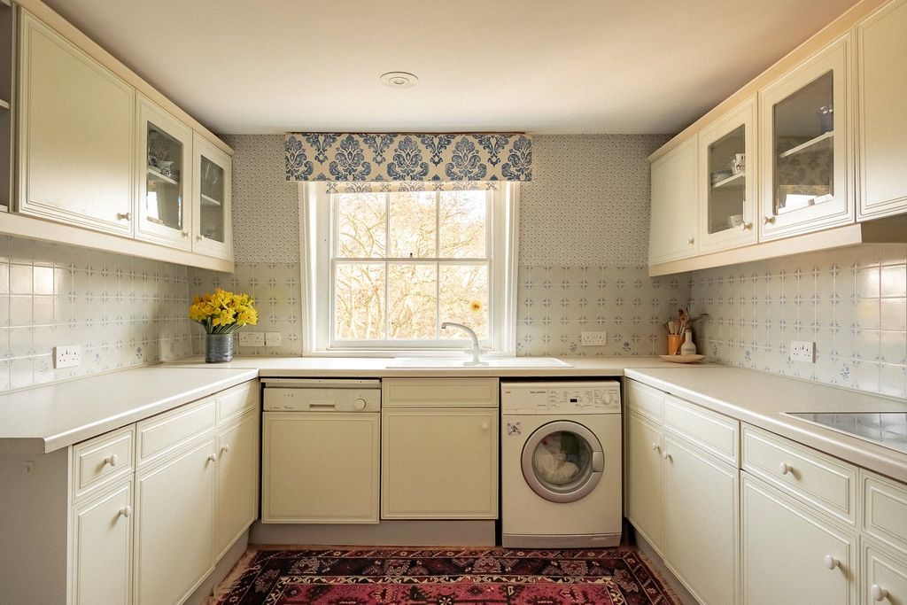 Property photo 2 of 10 Kitchen