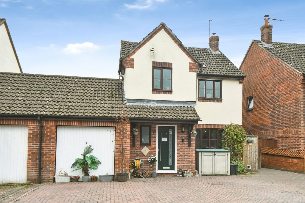 Property photo 1 of 24