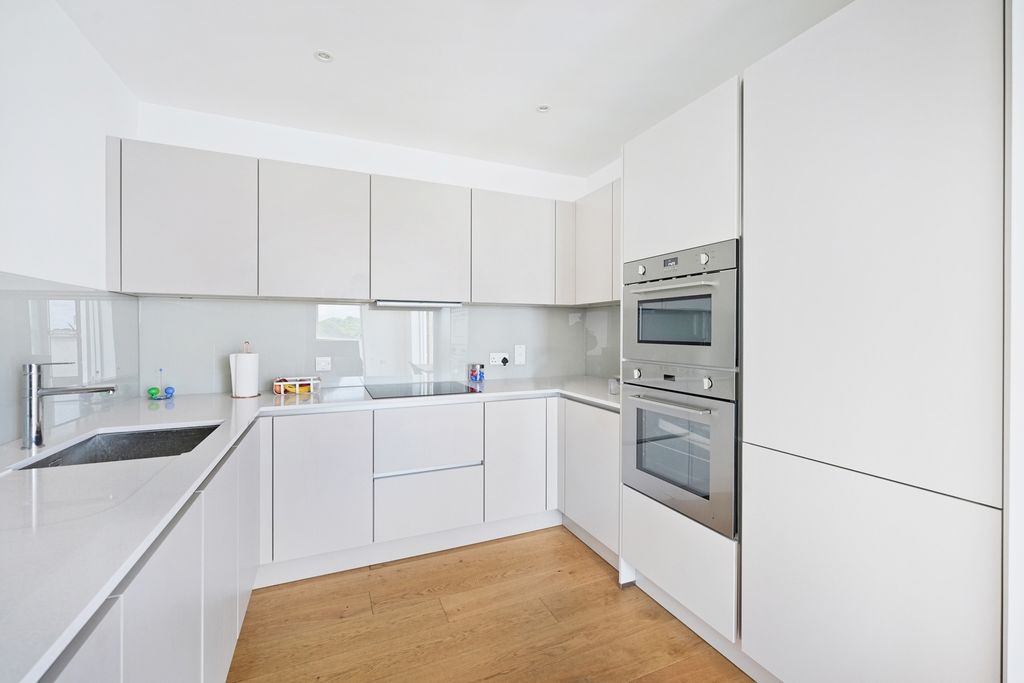 Property photo 3 of 20 Kitchen