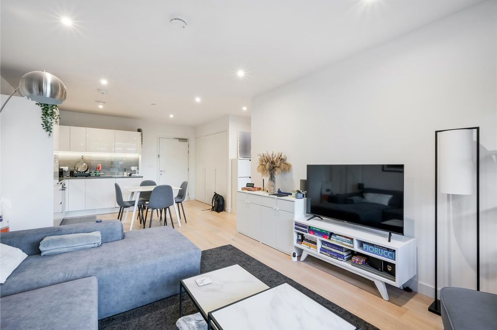 Property photo 2 of 9