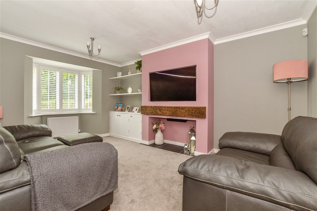 Property photo 2 of 9 Lounge