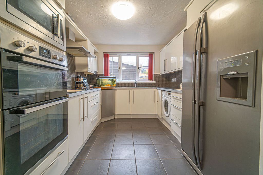 Property photo 2 of 36
