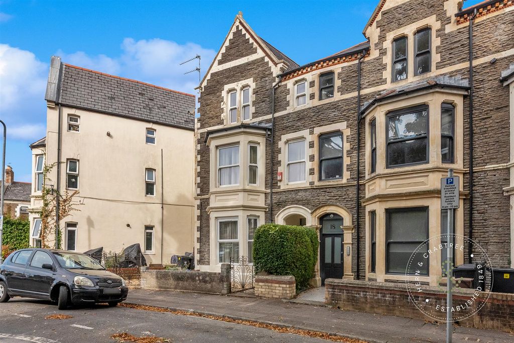 Property photo 1 of 22 St-Johns-Crescent-26.Jpg