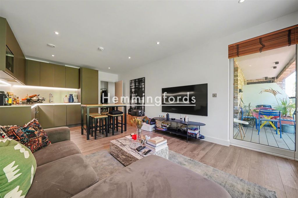 Property photo 3 of 15 Turner Court N1-12.Jpg