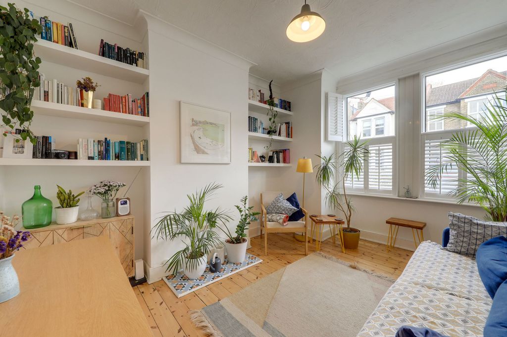 Property photo 2 of 16
