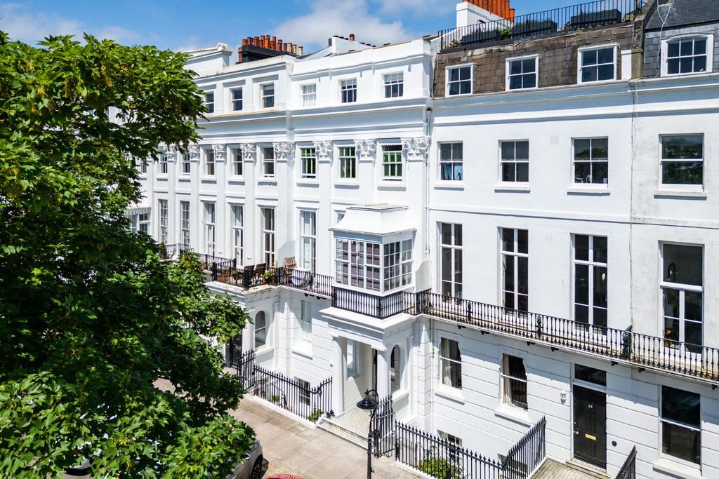 Property photo 1 of 24 Flat 5, 27 Sussex Square-2.Jpg