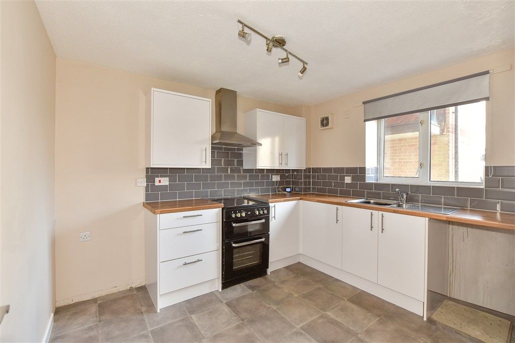 Property photo 2 of 11 Kitchen