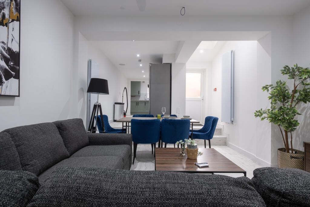 Property photo 3 of 14 Spacious And Inviting Living Room Featuring Contem...