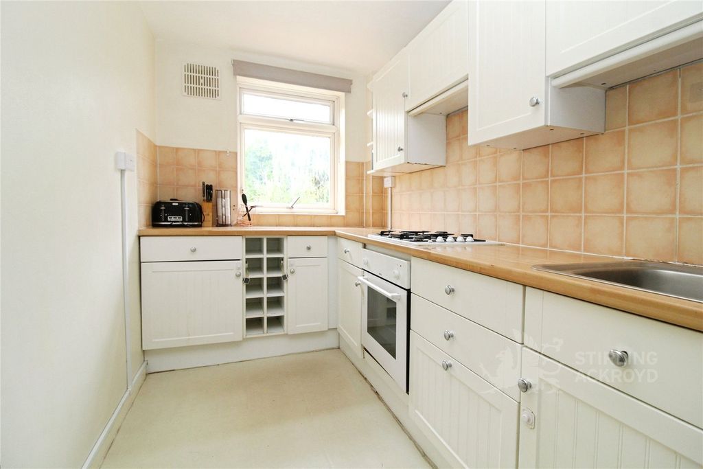Property photo 2 of 11 Kitchen