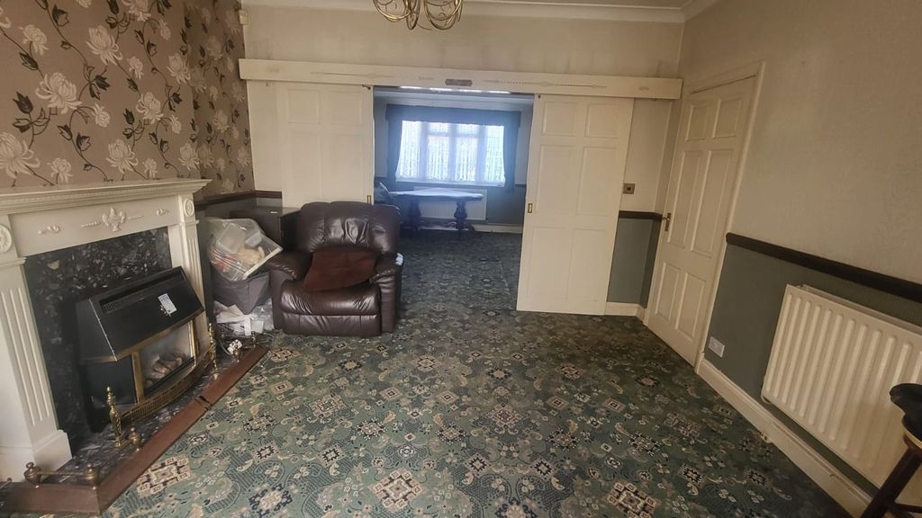 Property photo 2 of 27