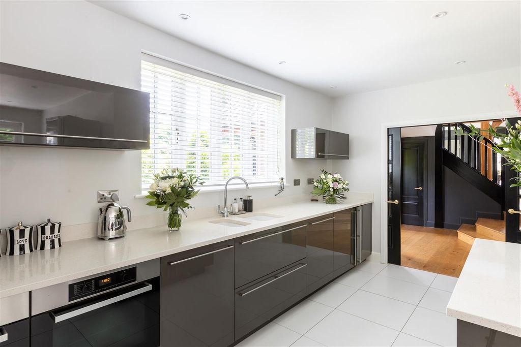 Property photo 2 of 66 Bracken-40.Jpg