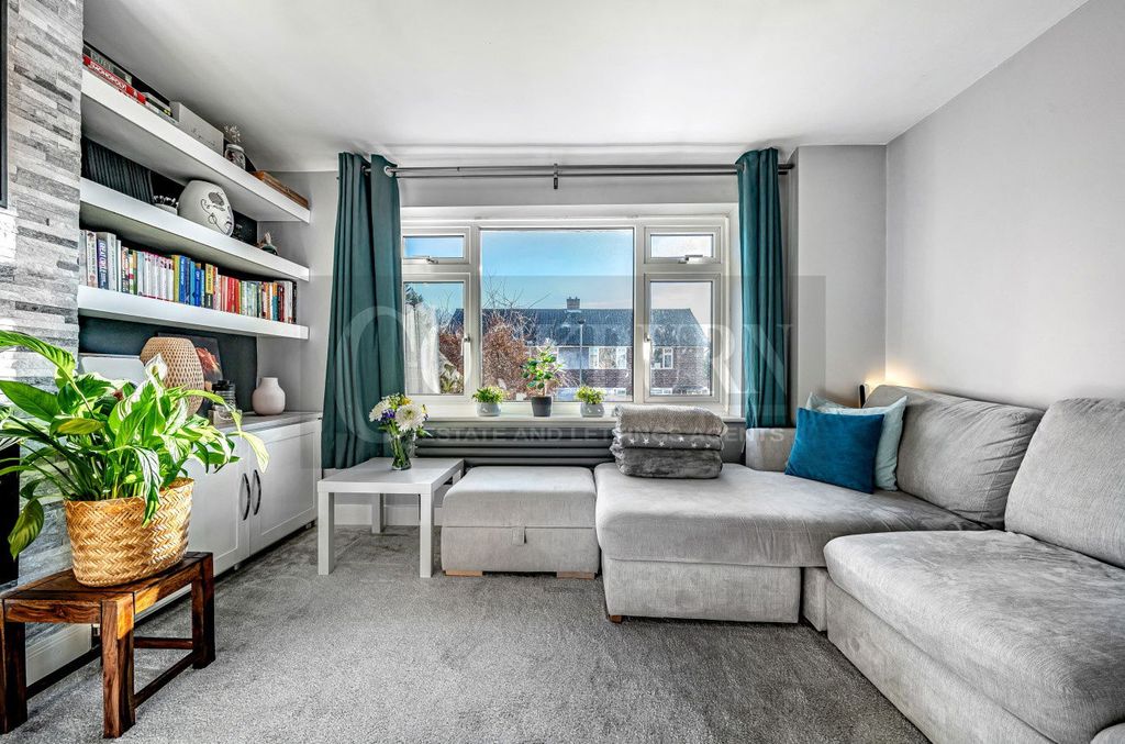 Property photo 1 of 17