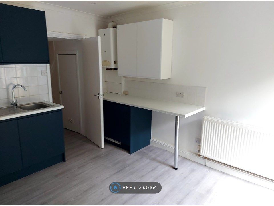 Property photo 2 of 7 Kitchen / Lounge 2