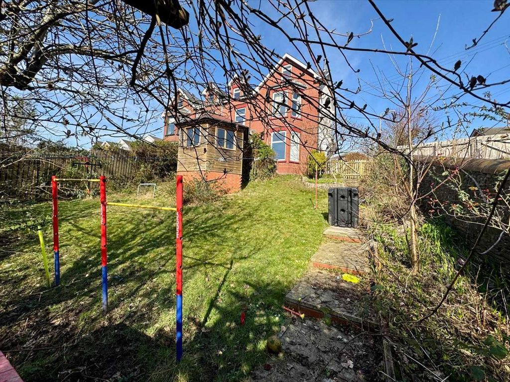 Property photo 2 of 28