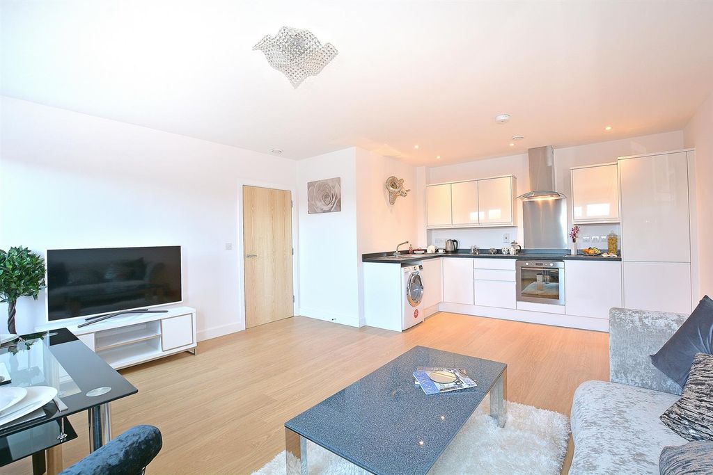 Property photo 3 of 7 Whole Living, Silver.Jpg