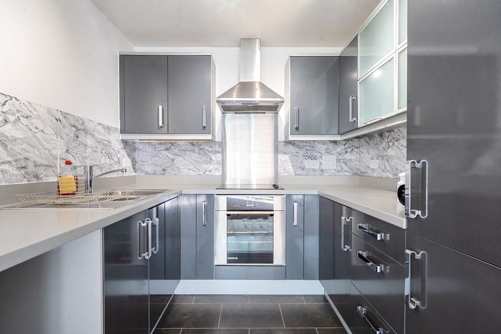 Property photo 3 of 19 Kitchen
