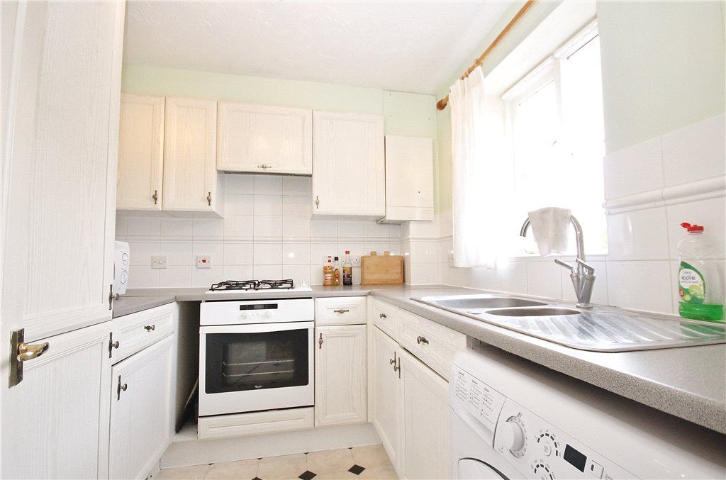 Property photo 3 of 9 Kitchen