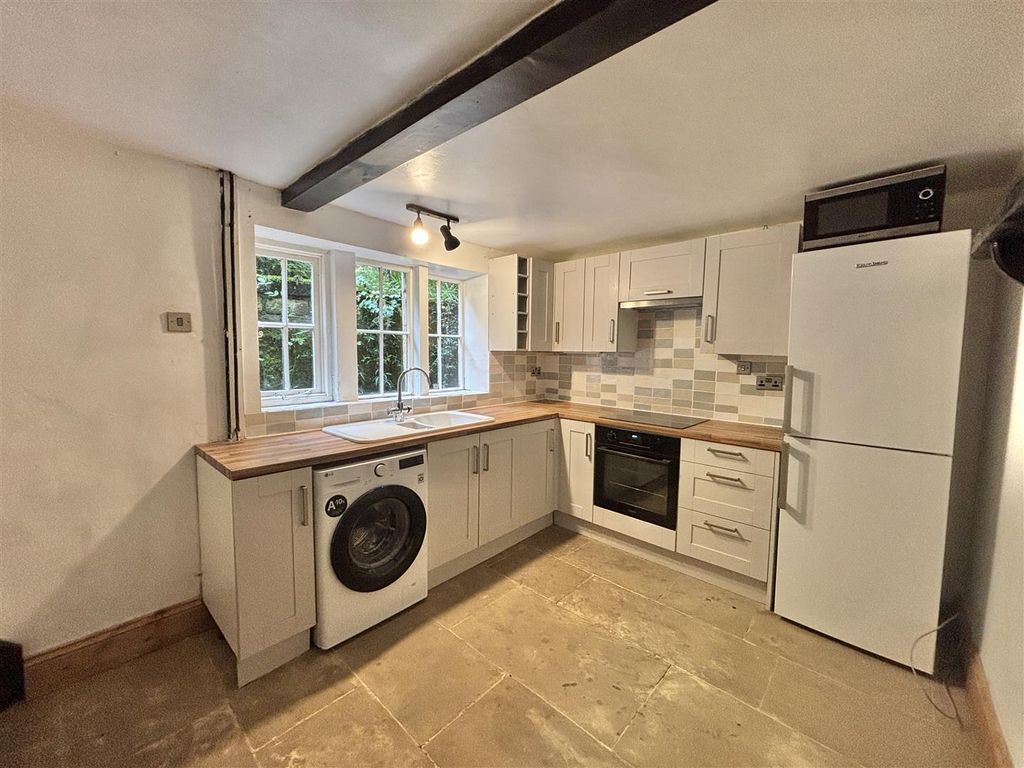 Property photo 3 of 18 Kitchen