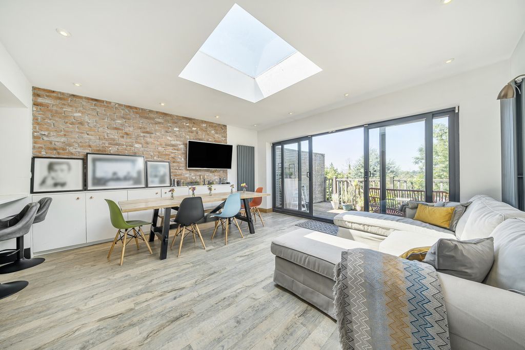Property photo 2 of 25 1324880-19-687A5A...
