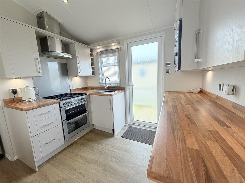 Property photo 3 of 18 Image00100.Jpeg