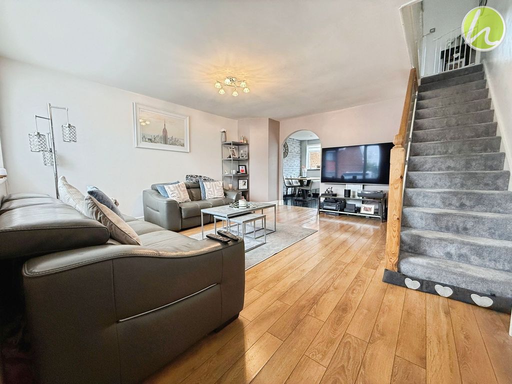Property photo 2 of 17
