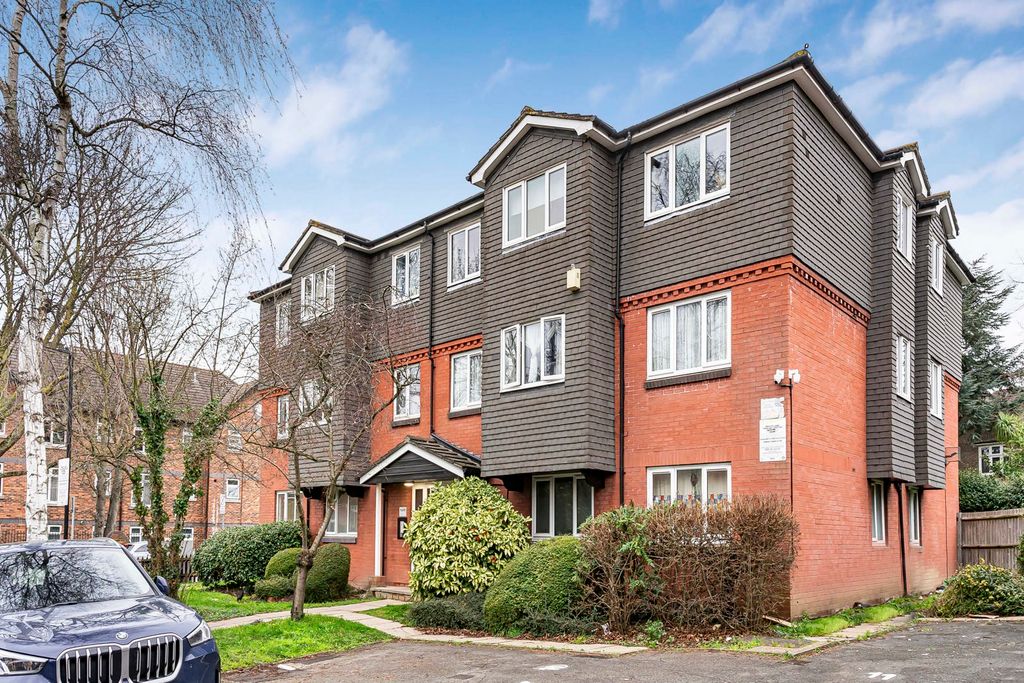 Property photo 1 of 17 Exterior