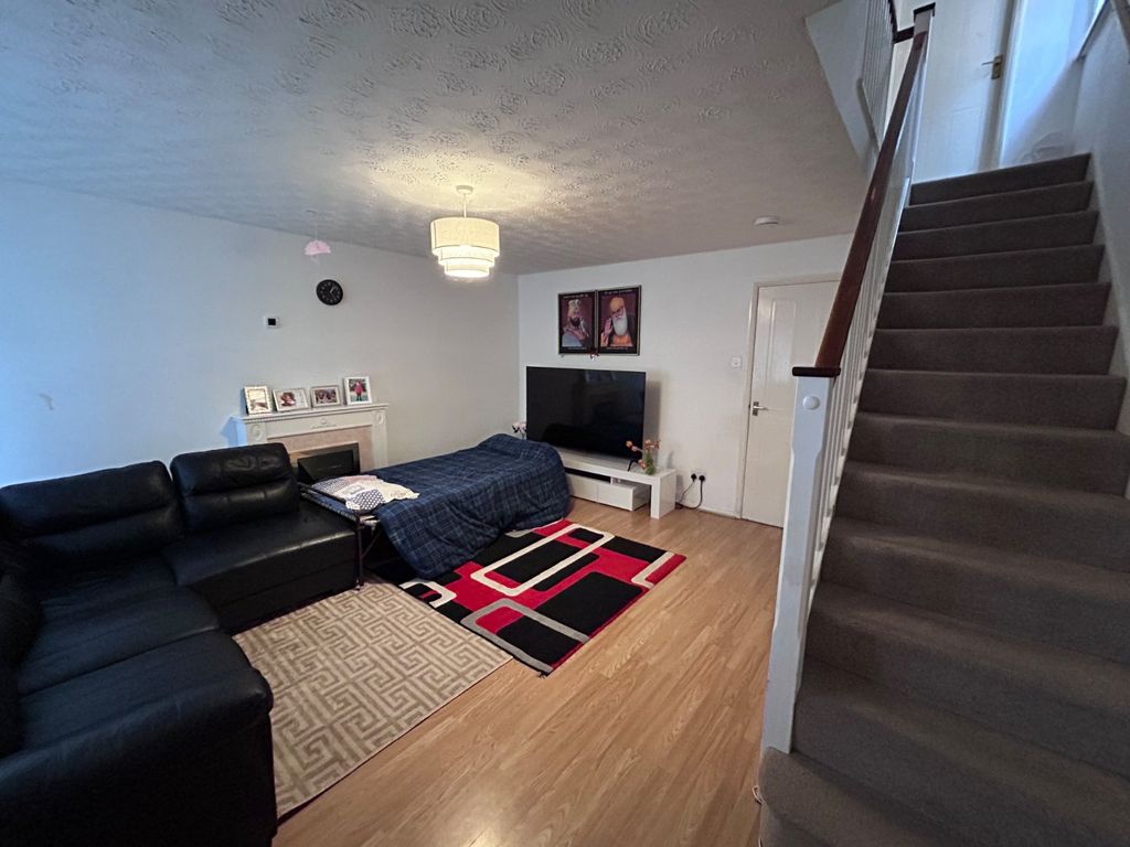 Property photo 2 of 12 Lounge