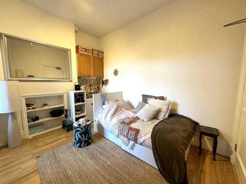 Property photo 2 of 9 Photo 6