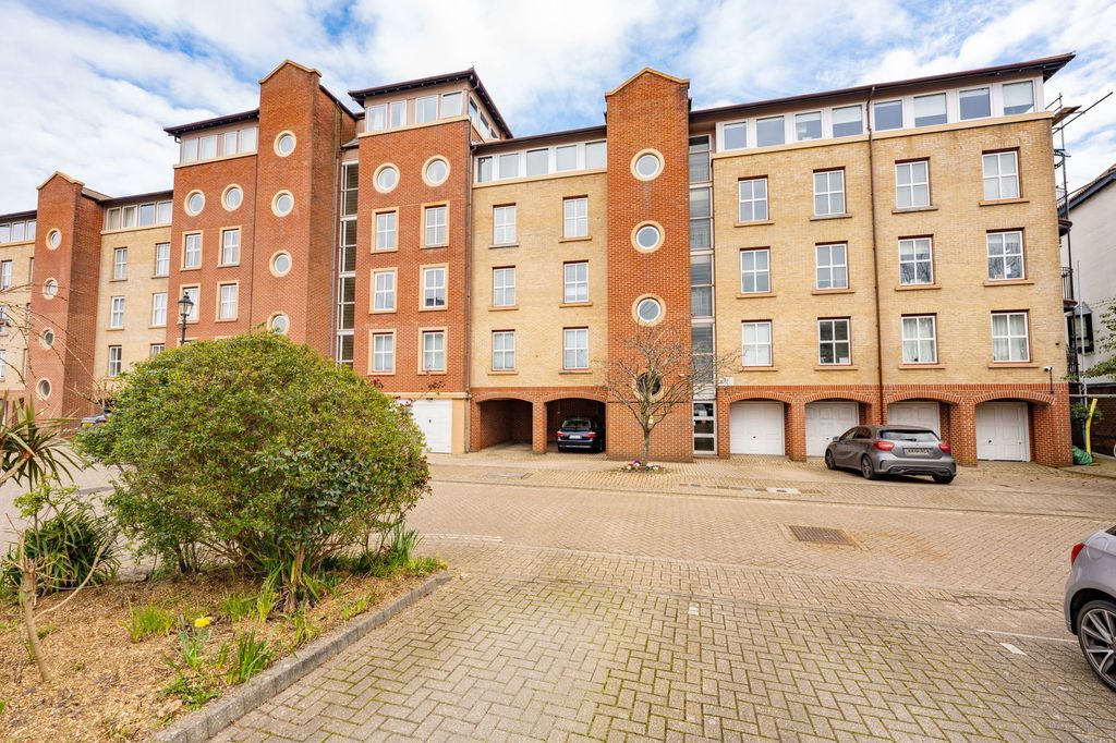 Property photo 2 of 18