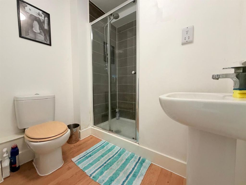 Additional image 8 of 2 bed flat for salePerreyman Square, Tiverton EX16