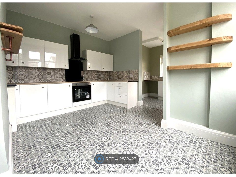 Property photo 2 of 11 Kitchen