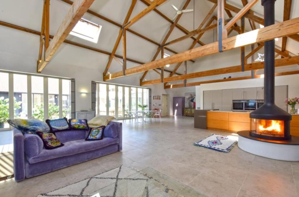 Property photo 1 of 12 Living Room