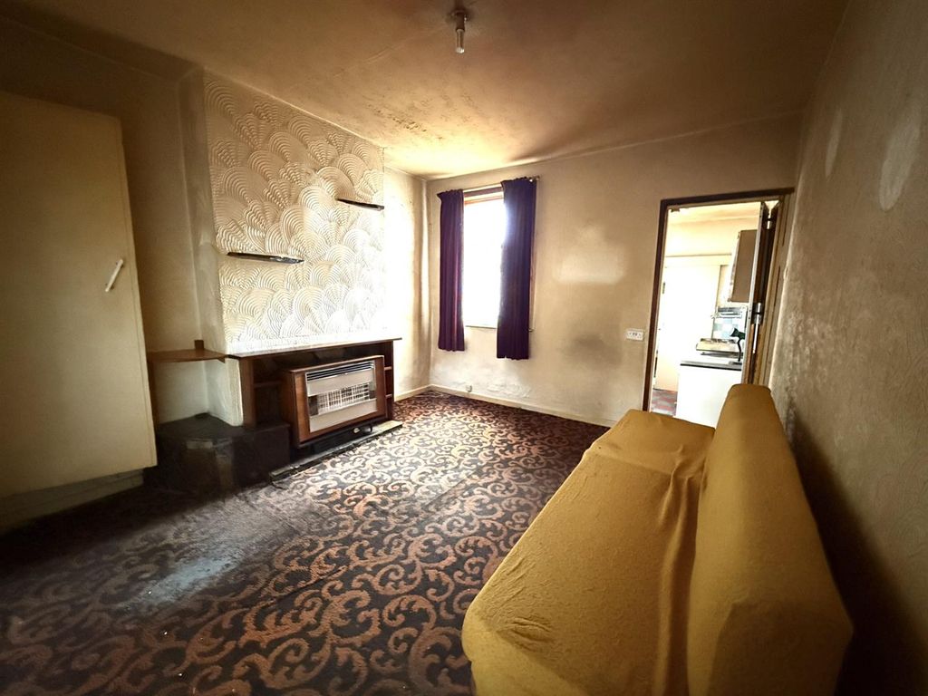 Property photo 3 of 17 18 Cann Lo.Jpg