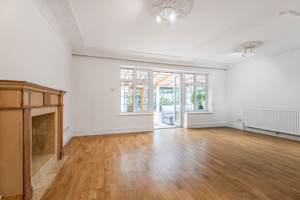 Property photo 3 of 28