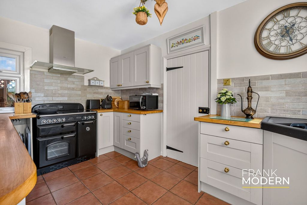 Property photo 3 of 41 Kitchen