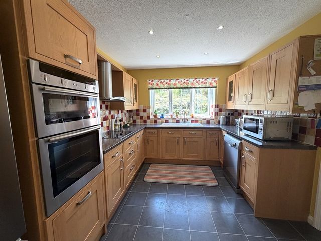 Property photo 2 of 21