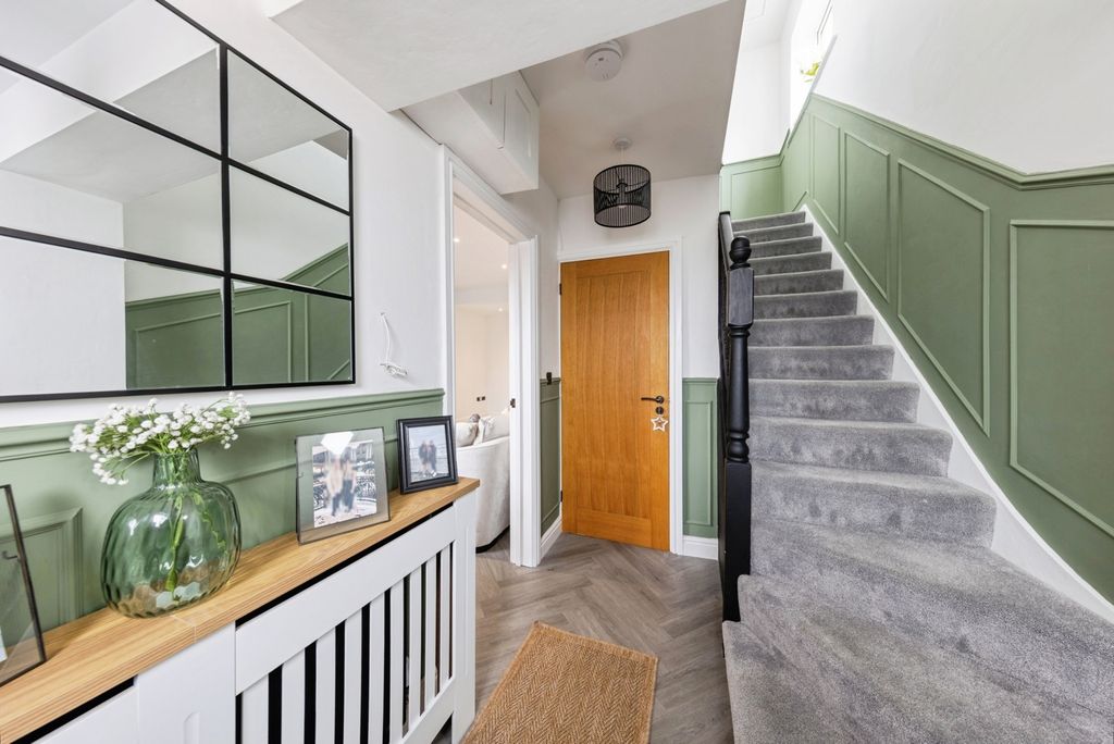 Property photo 3 of 19 Pbox-Img.Jpg
