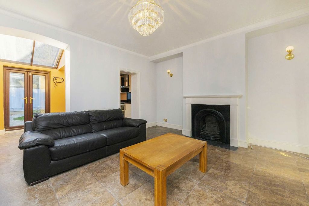 Property photo 3 of 8