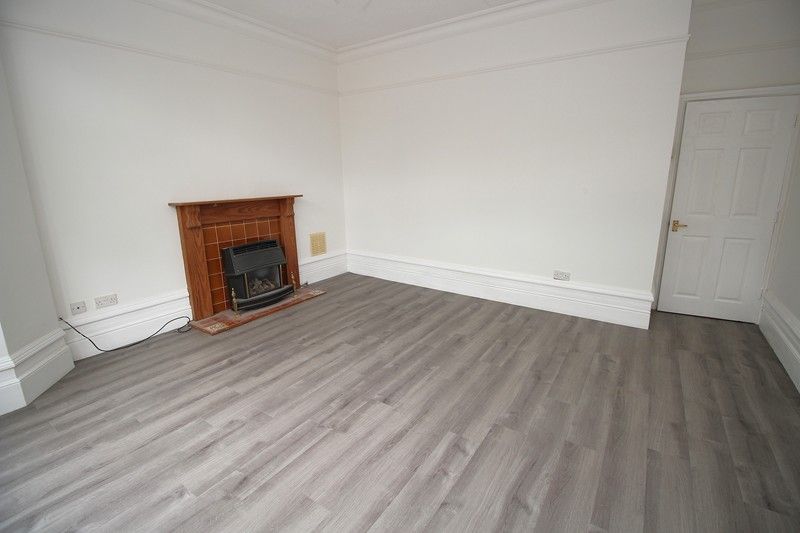 Property photo 3 of 7 Lounge.