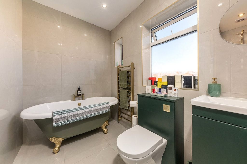 Property photo 3 of 17 Picture No. 16