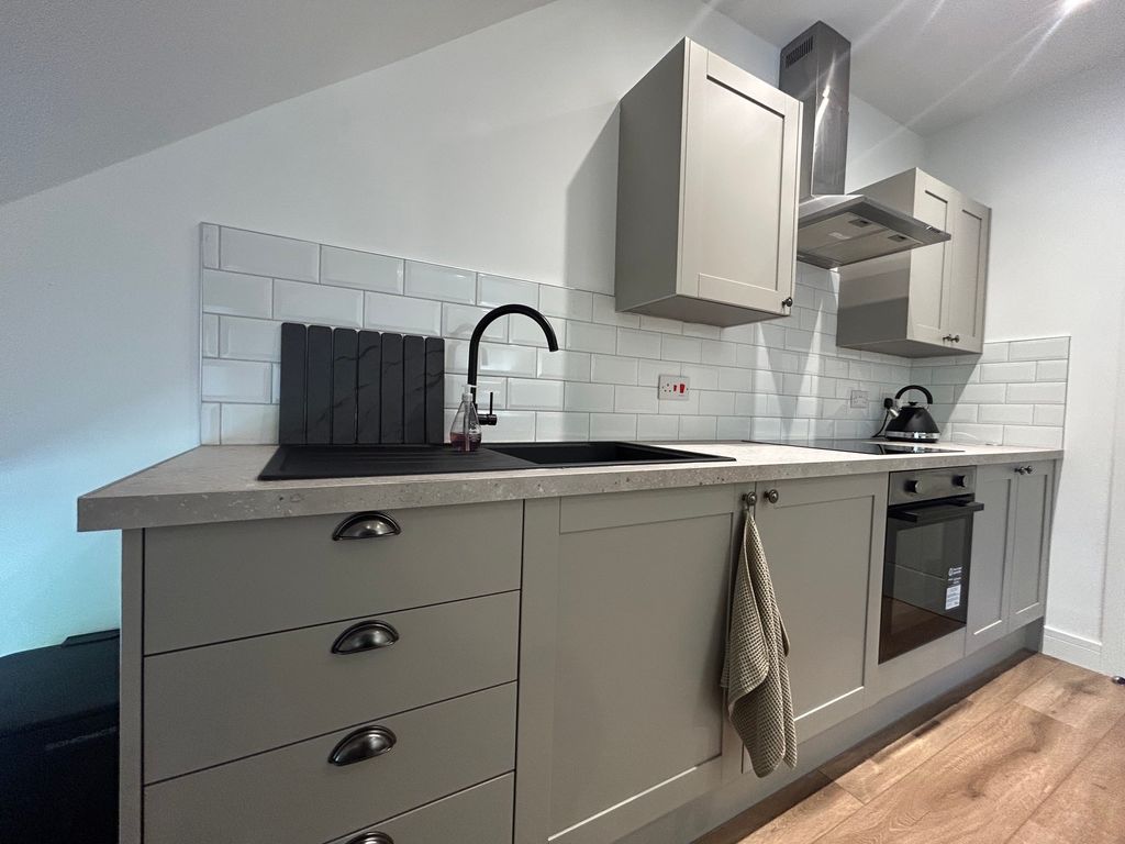 Property photo 2 of 11 Kitchen